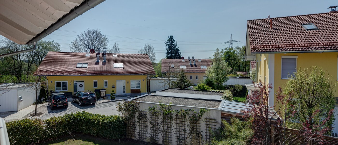 セミ・デタッチド・ハウス（一戸建てを二つに分けた家屋） Gröbenzell 02 物件からの眺め 11015