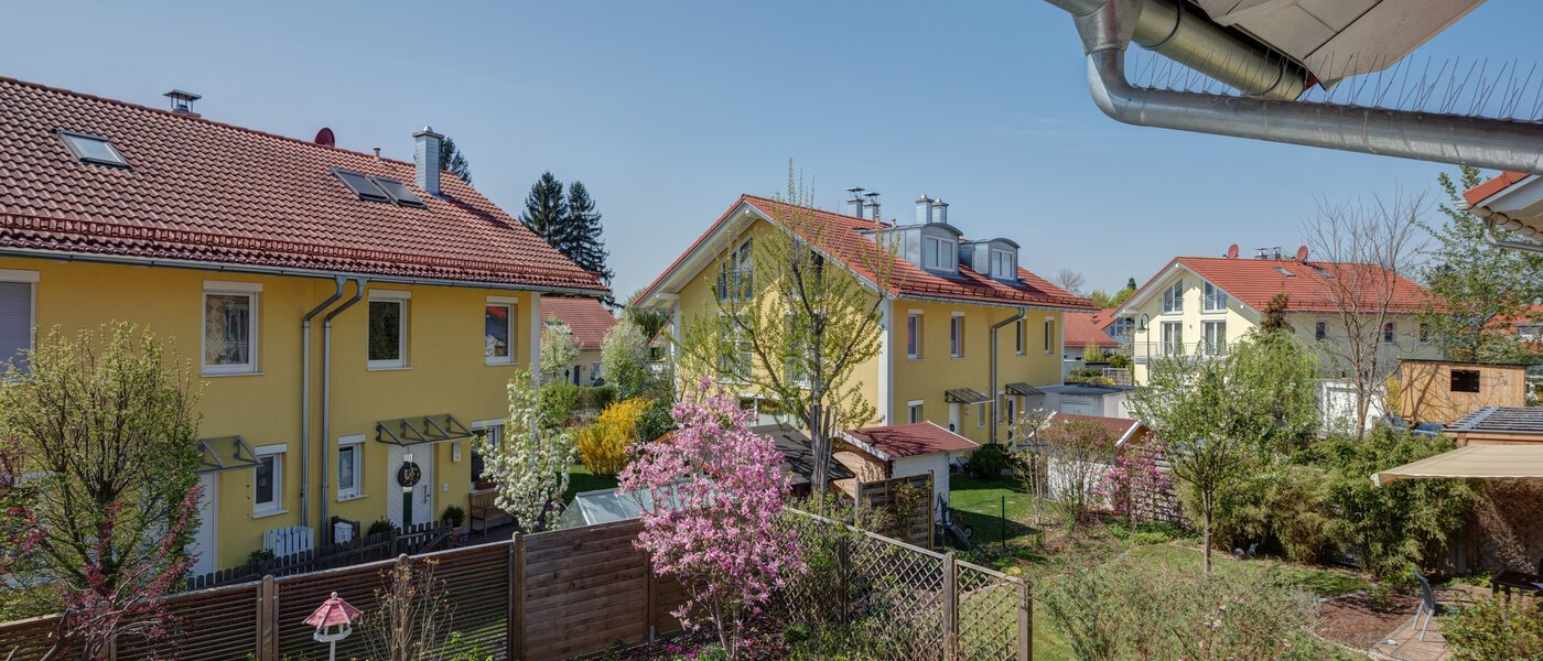 セミ・デタッチド・ハウス（一戸建てを二つに分けた家屋） Gröbenzell 03 物件からの眺め 11015