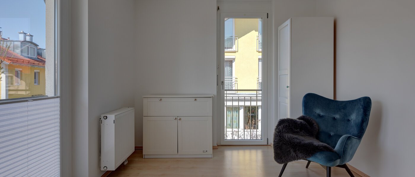 セミ・デタッチド・ハウス（一戸建てを二つに分けた家屋） Gröbenzell 01 3.　寝室 11015