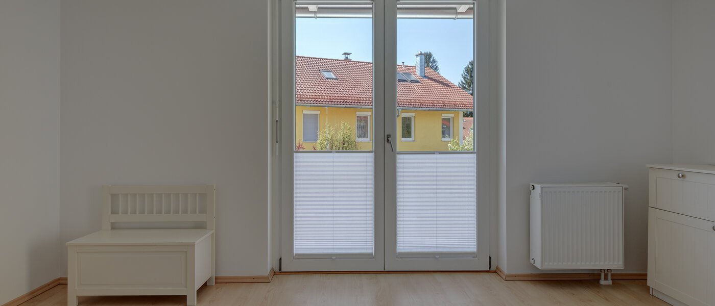 セミ・デタッチド・ハウス（一戸建てを二つに分けた家屋） Gröbenzell 02 3.　寝室 11015