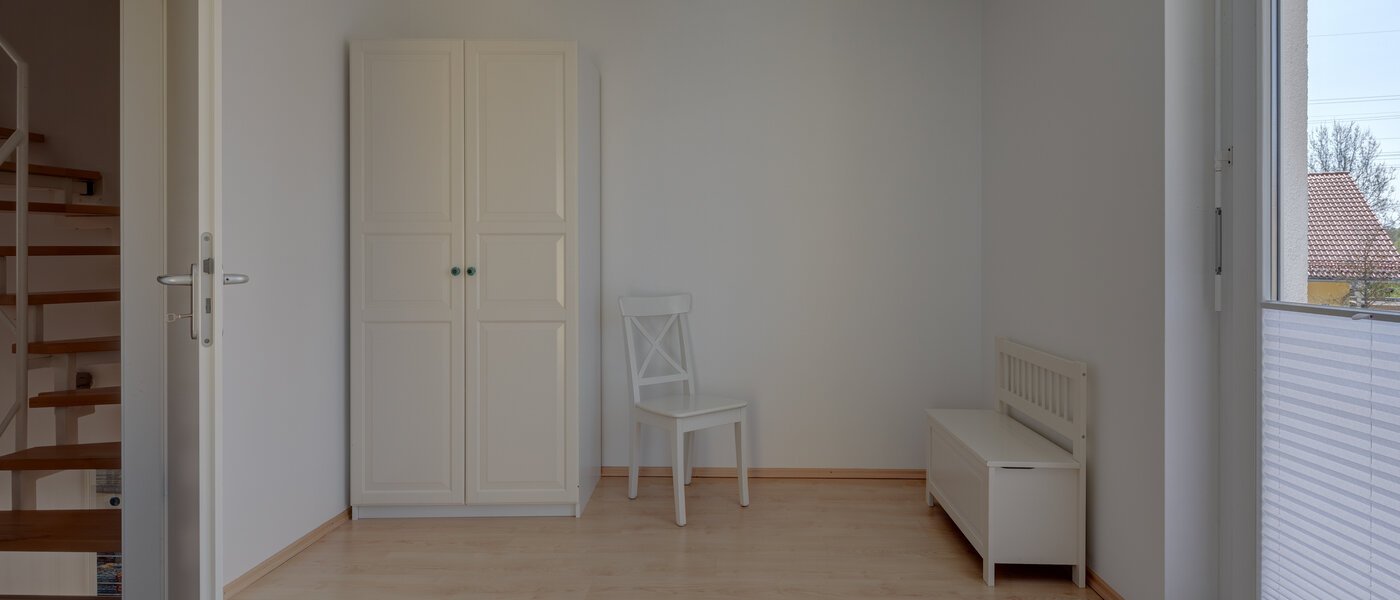 セミ・デタッチド・ハウス（一戸建てを二つに分けた家屋） Gröbenzell 03 3.　寝室 11015