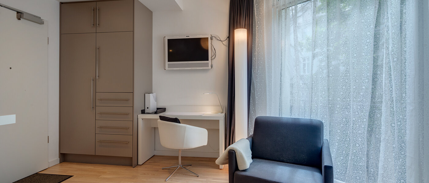 アパルトマン München Bogenhausen 03 リビングエリア 11603