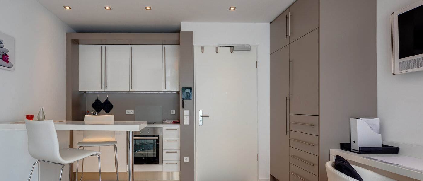 アパルトマン München Bogenhausen 04 リビングエリア 11603