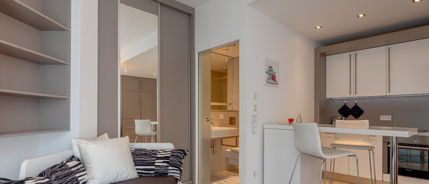 アパルトマン München Bogenhausen 05 リビングエリア 11603