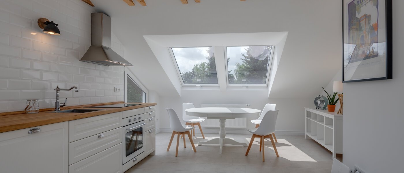 アティック・フラット（屋根裏） Feldafing Tutzing 01 キッチン 11697