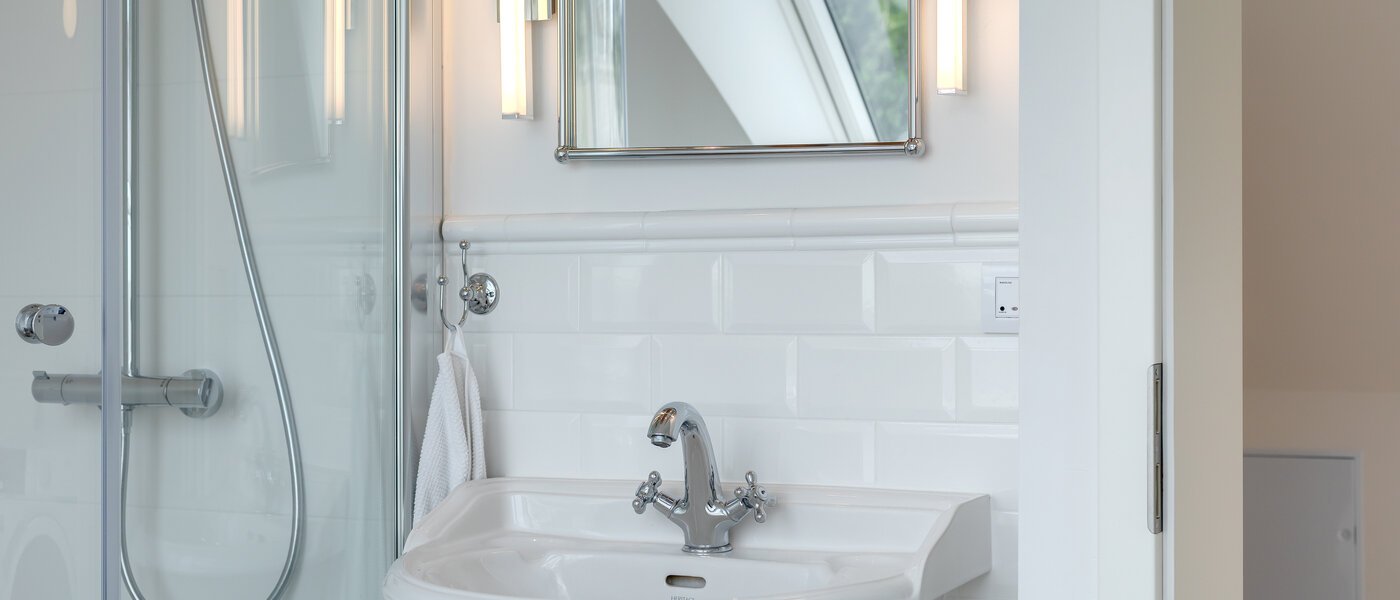 アティック・フラット（屋根裏） Feldafing Tutzing 04 浴室 11697