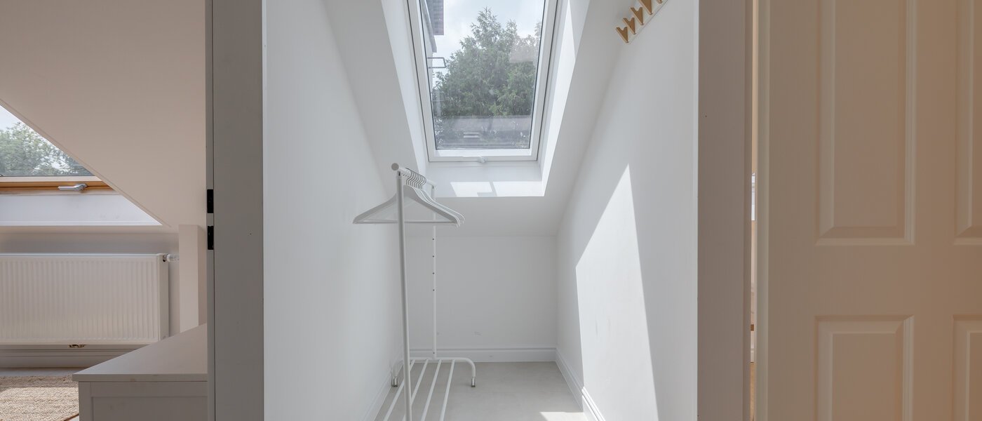 アティック・フラット（屋根裏） Feldafing Tutzing 01 玄関入り口 11697