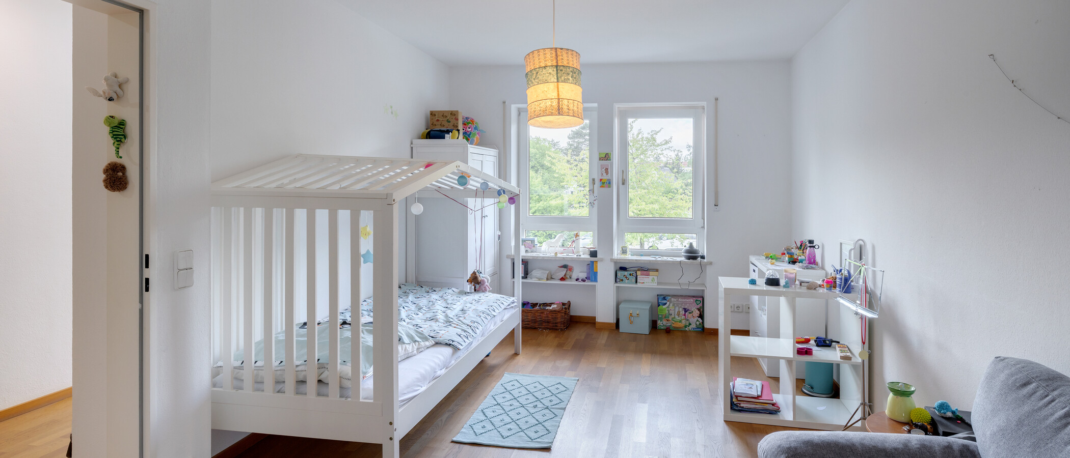 セミ・デタッチド・ハウス（一戸建てを二つに分けた家屋） München Harlaching 01 子供部屋 11748