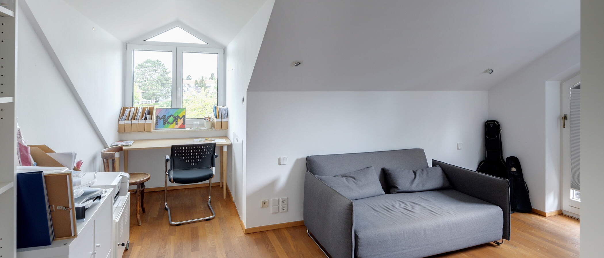 セミ・デタッチド・ハウス（一戸建てを二つに分けた家屋） München Harlaching 01 仕事部屋 11748