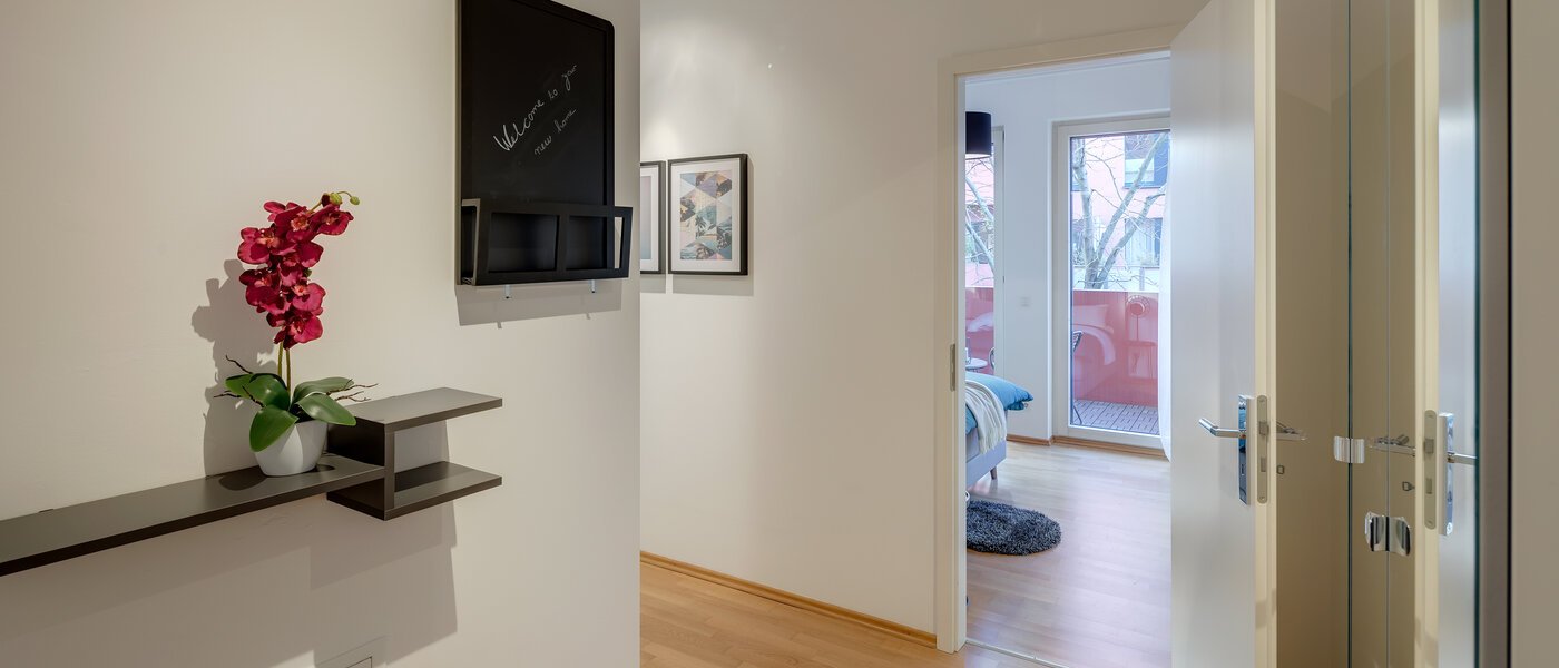 マンション München Schwabing (rechts der Leopoldstraße) 01 玄関入り口 11920