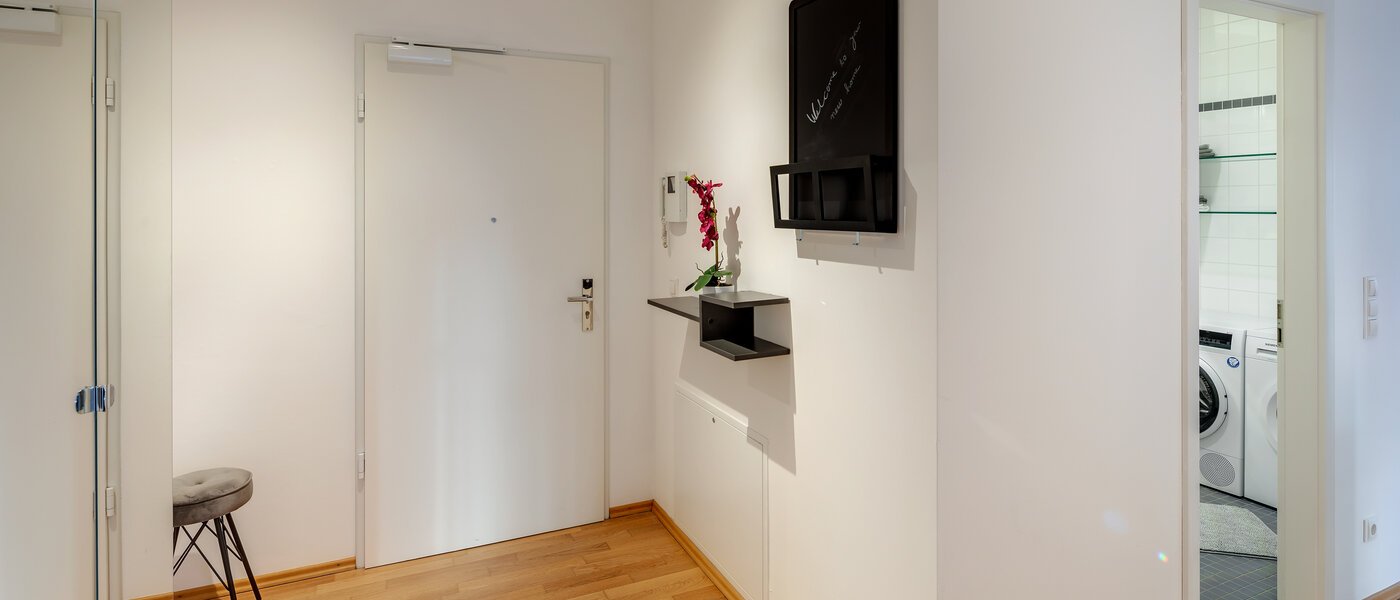 マンション München Schwabing (rechts der Leopoldstraße) 03 玄関入り口 11920