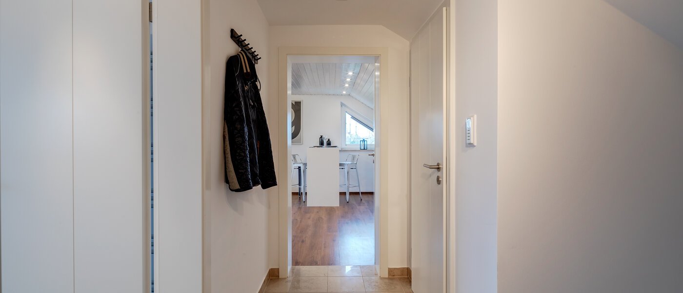 アティック・フラット（屋根裏） München Lerchenau 02 玄関入り口 11948