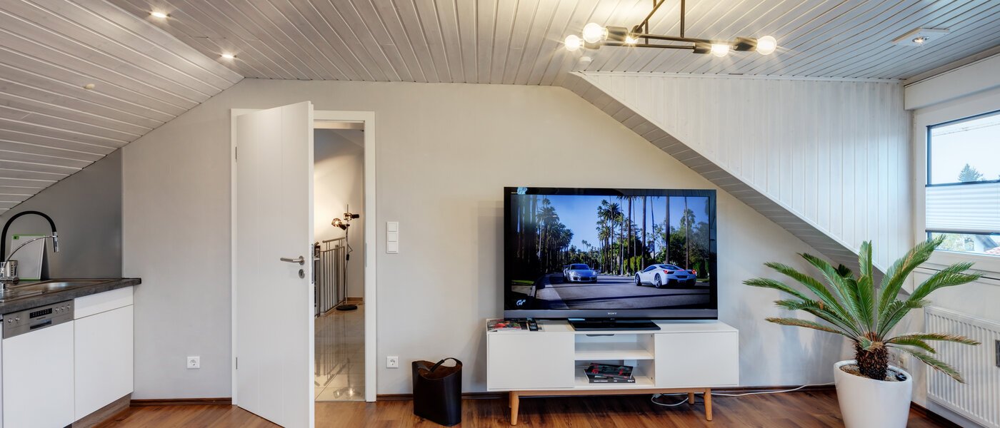 アティック・フラット（屋根裏） München Lerchenau 04 リビングエリア 11948