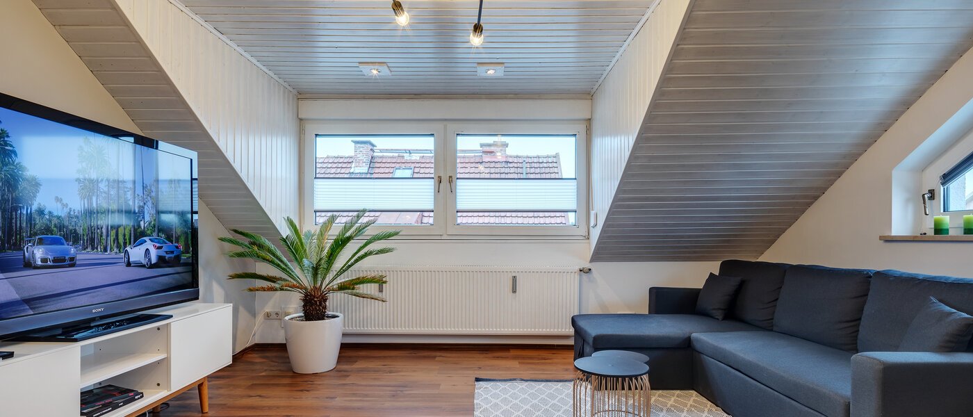 アティック・フラット（屋根裏） München Lerchenau 05 リビングエリア 11948