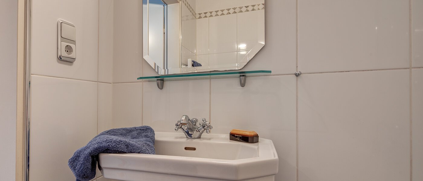 アティック・フラット（屋根裏） München Oberföhring 02 浴室 1205