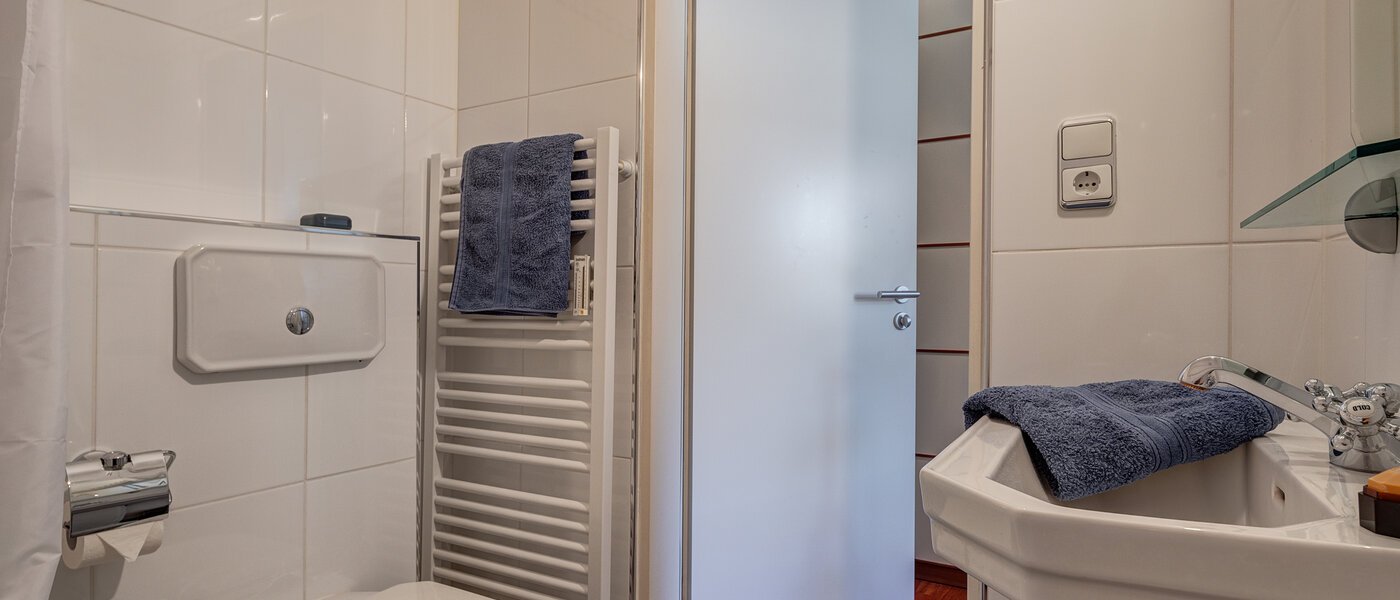 アティック・フラット（屋根裏） München Oberföhring 03 浴室 1205