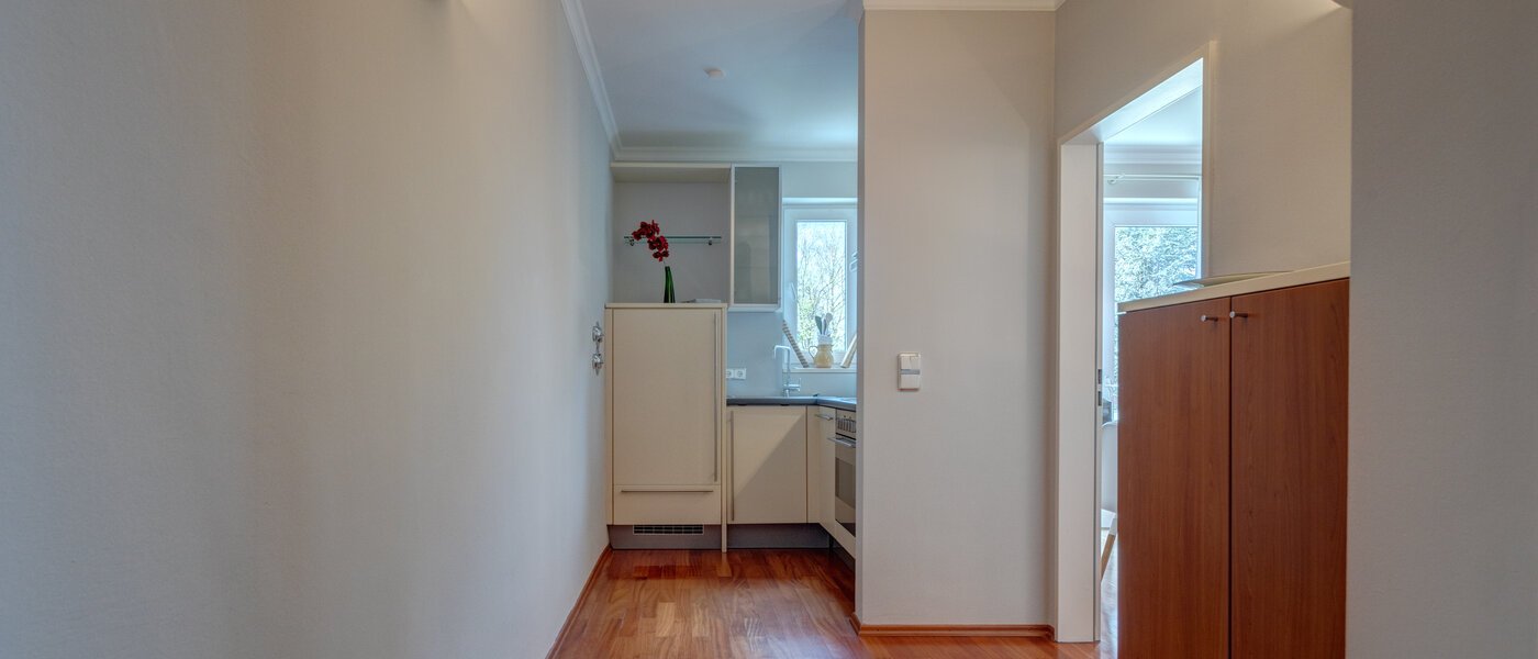 アティック・フラット（屋根裏） München Oberföhring 02 玄関入り口 1205