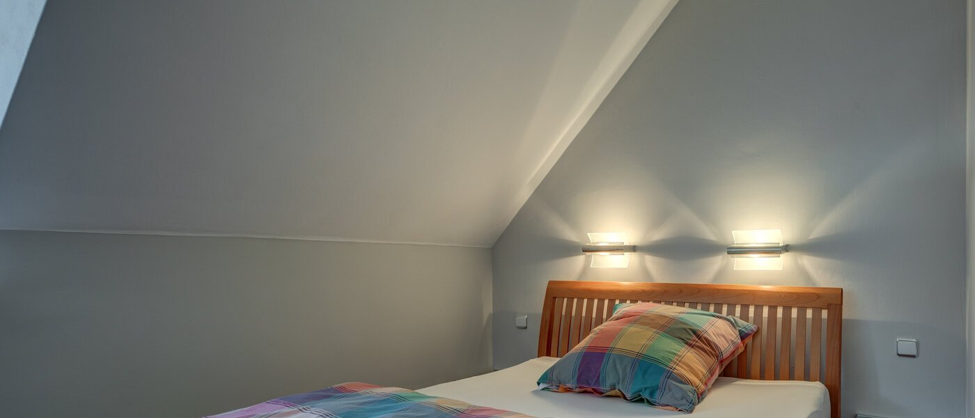 アティック・フラット（屋根裏） München Oberföhring 01 寝室 1205