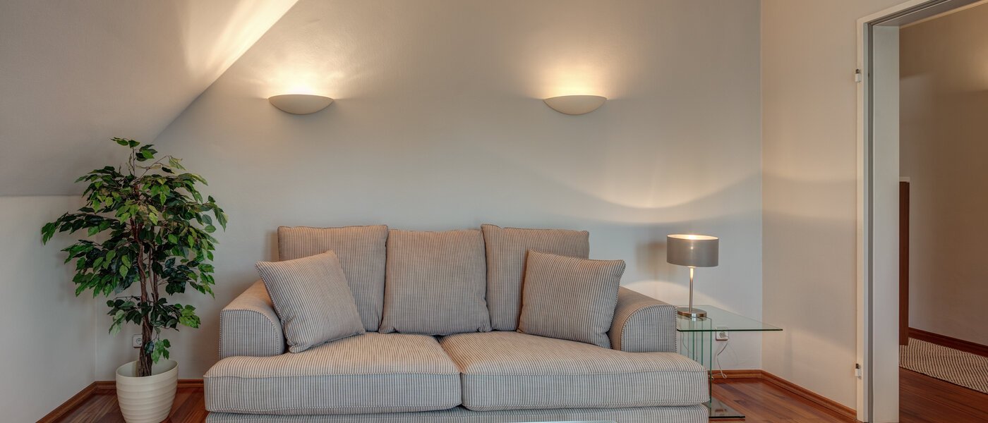 アティック・フラット（屋根裏） München Oberföhring 01 リビングルーム 1205