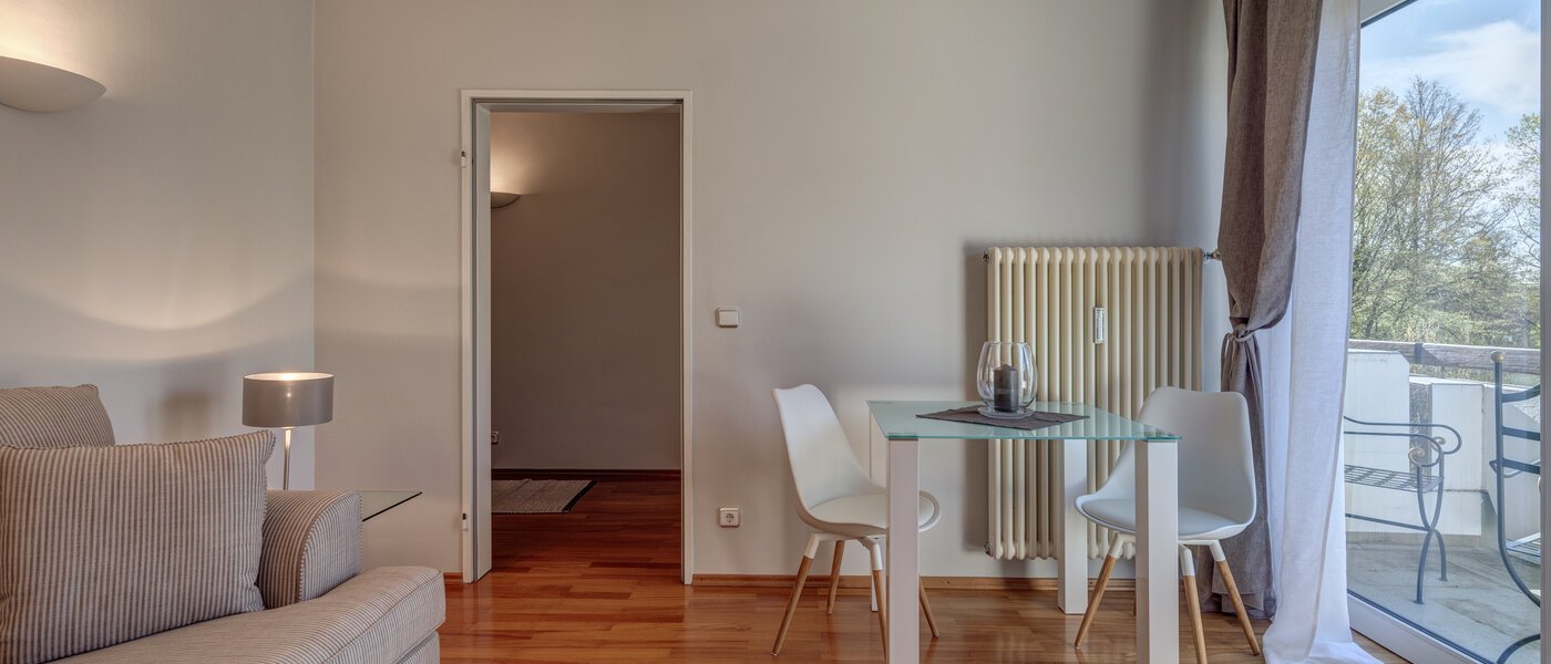 アティック・フラット（屋根裏） München Oberföhring 04 リビングルーム 1205