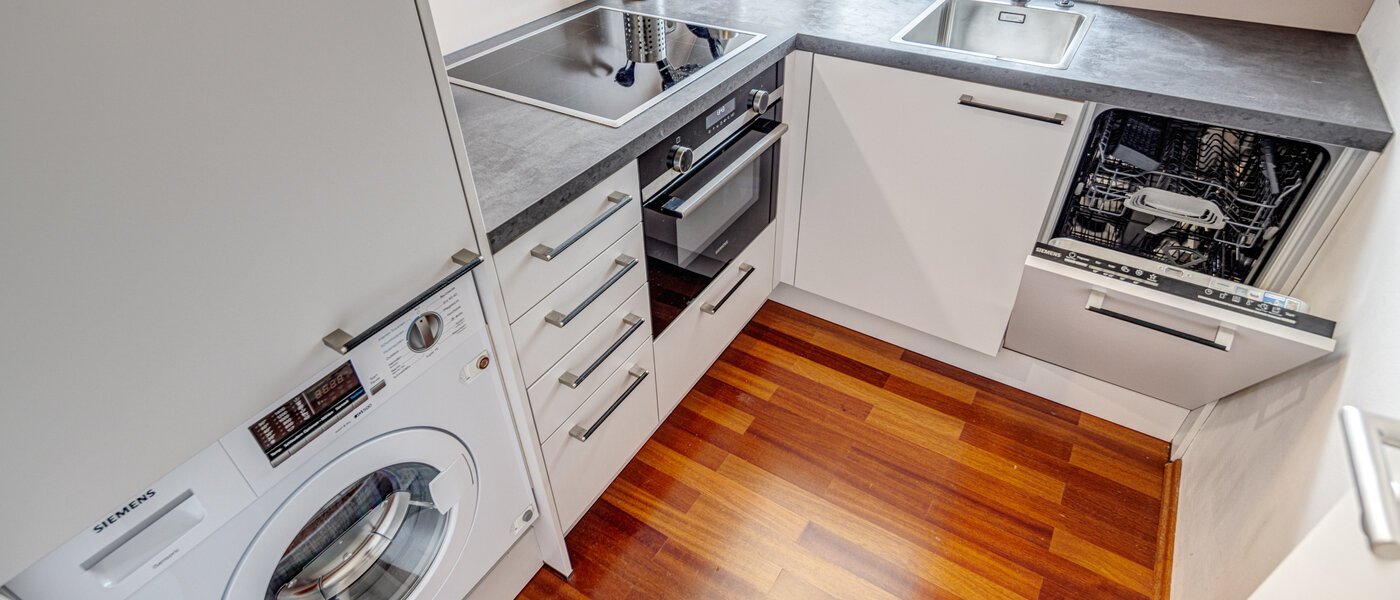 アティック・フラット（屋根裏） München Oberföhring 02 キッチン 1206