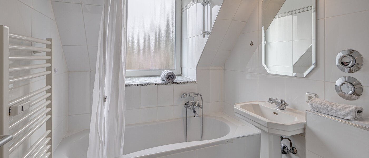 アティック・フラット（屋根裏） München Oberföhring 01 浴室 1206