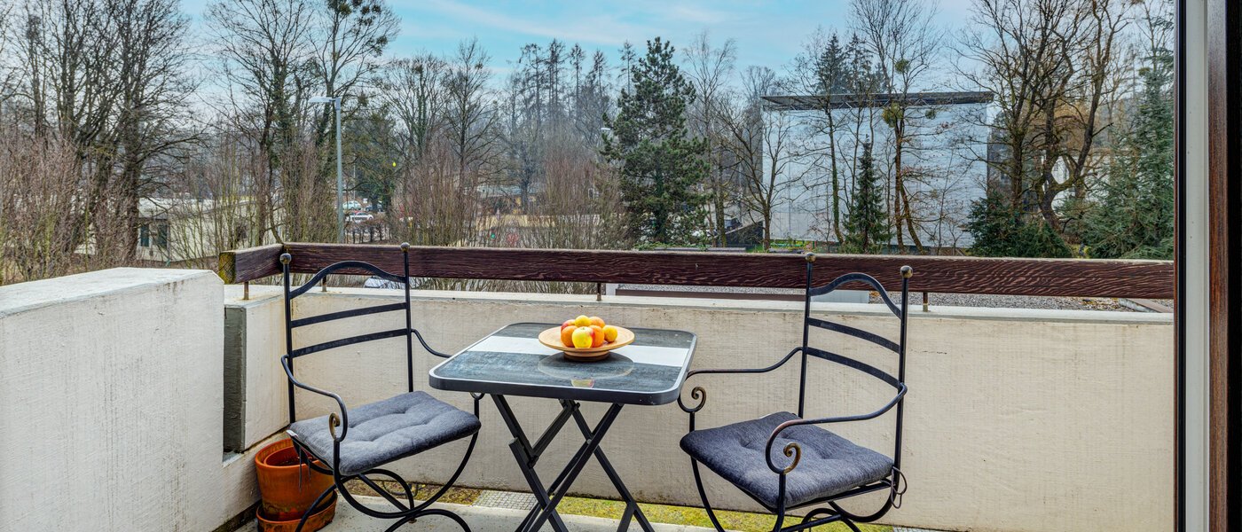 アティック・フラット（屋根裏） München Oberföhring 01 ベランダ 1206