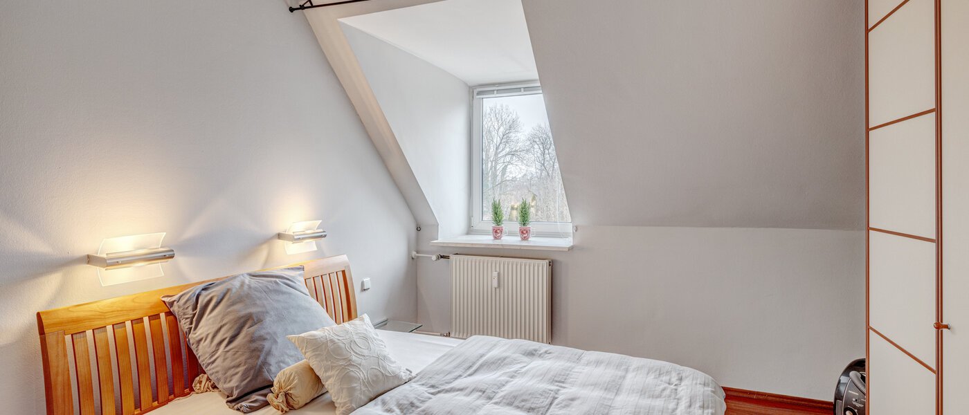 アティック・フラット（屋根裏） München Oberföhring 02 寝室 1206