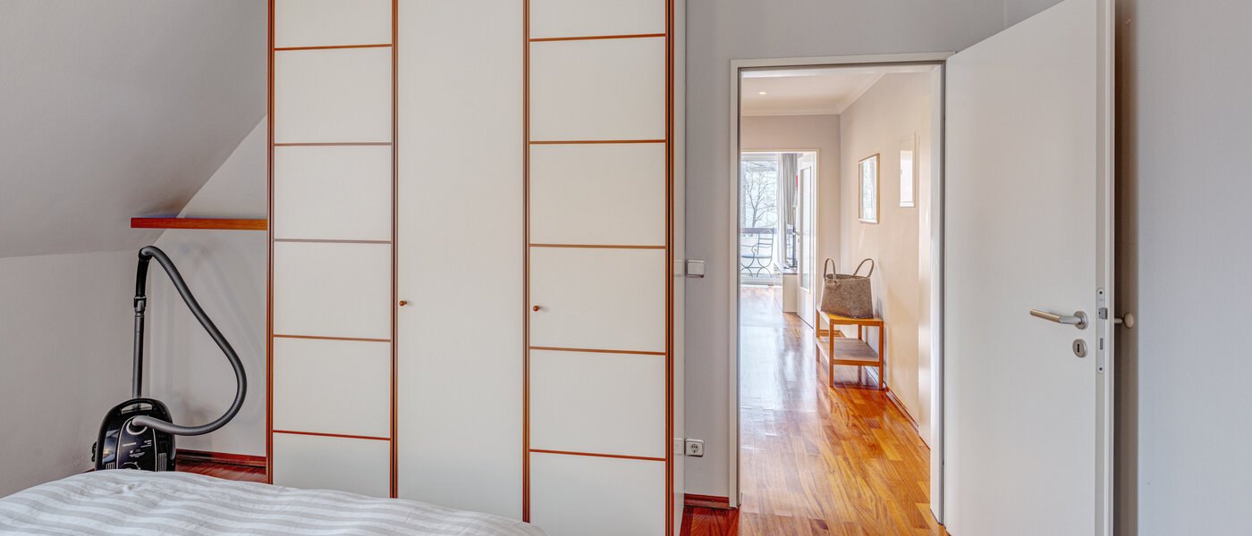 アティック・フラット（屋根裏） München Oberföhring 03 寝室 1206