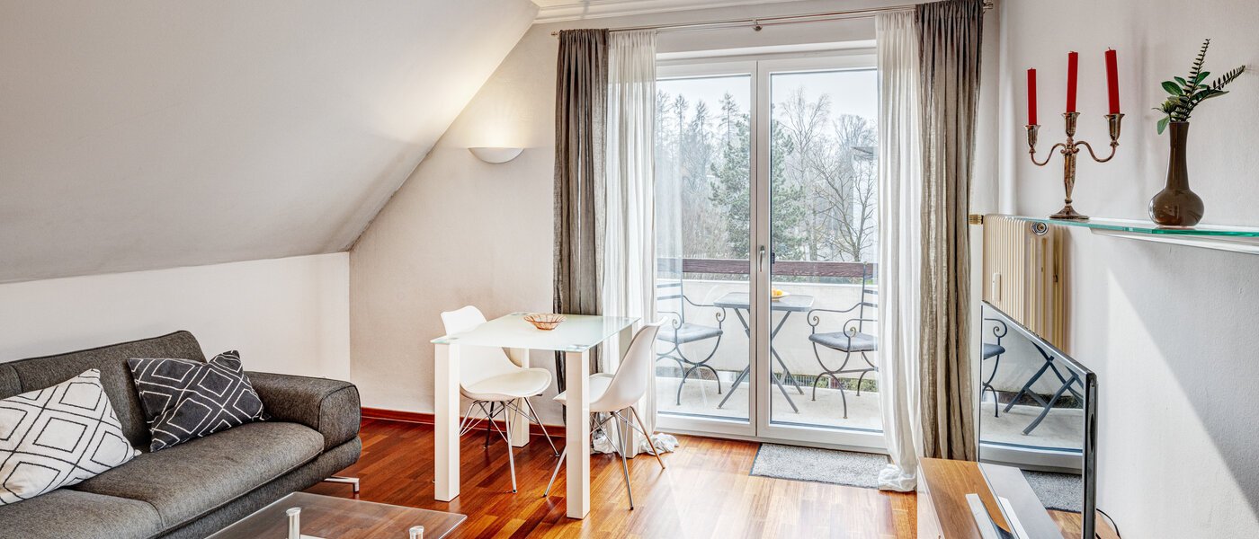 アティック・フラット（屋根裏） München Oberföhring 02 リビングエリア 1206