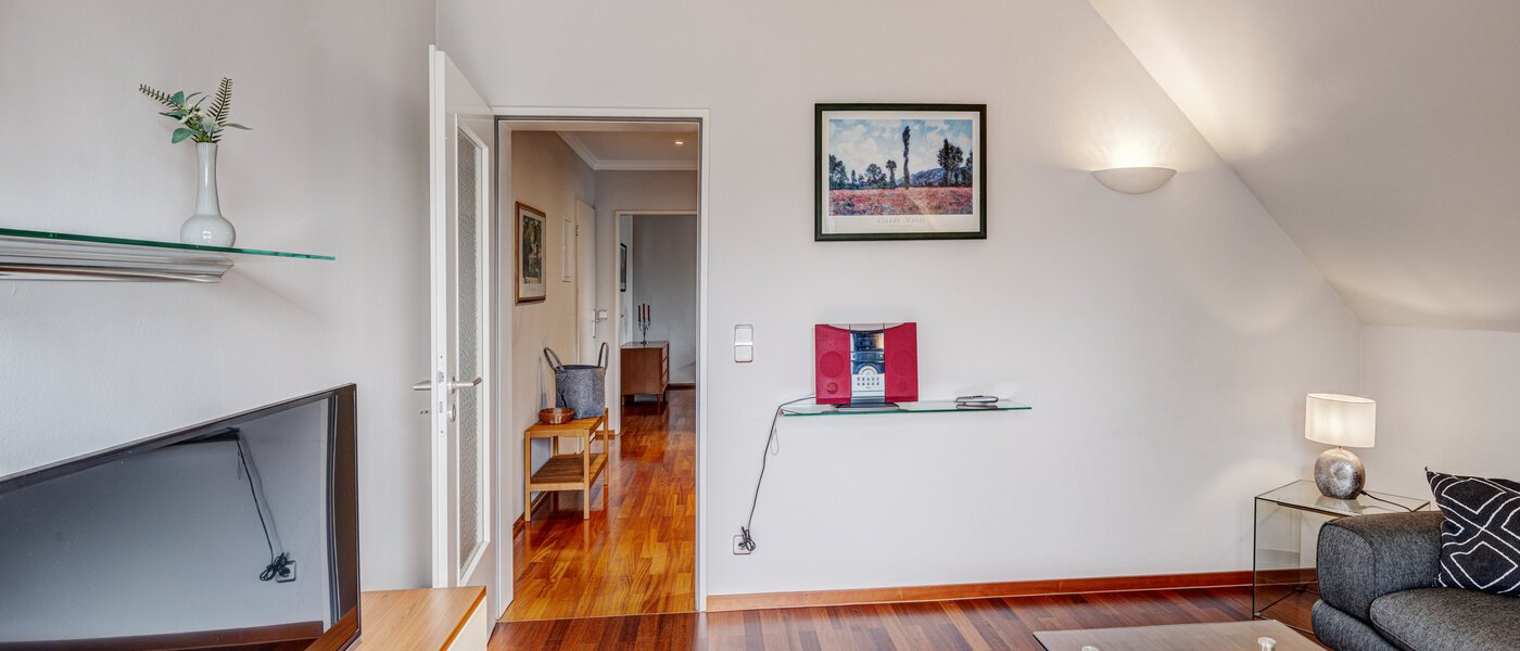 アティック・フラット（屋根裏） München Oberföhring 04 リビングエリア 1206