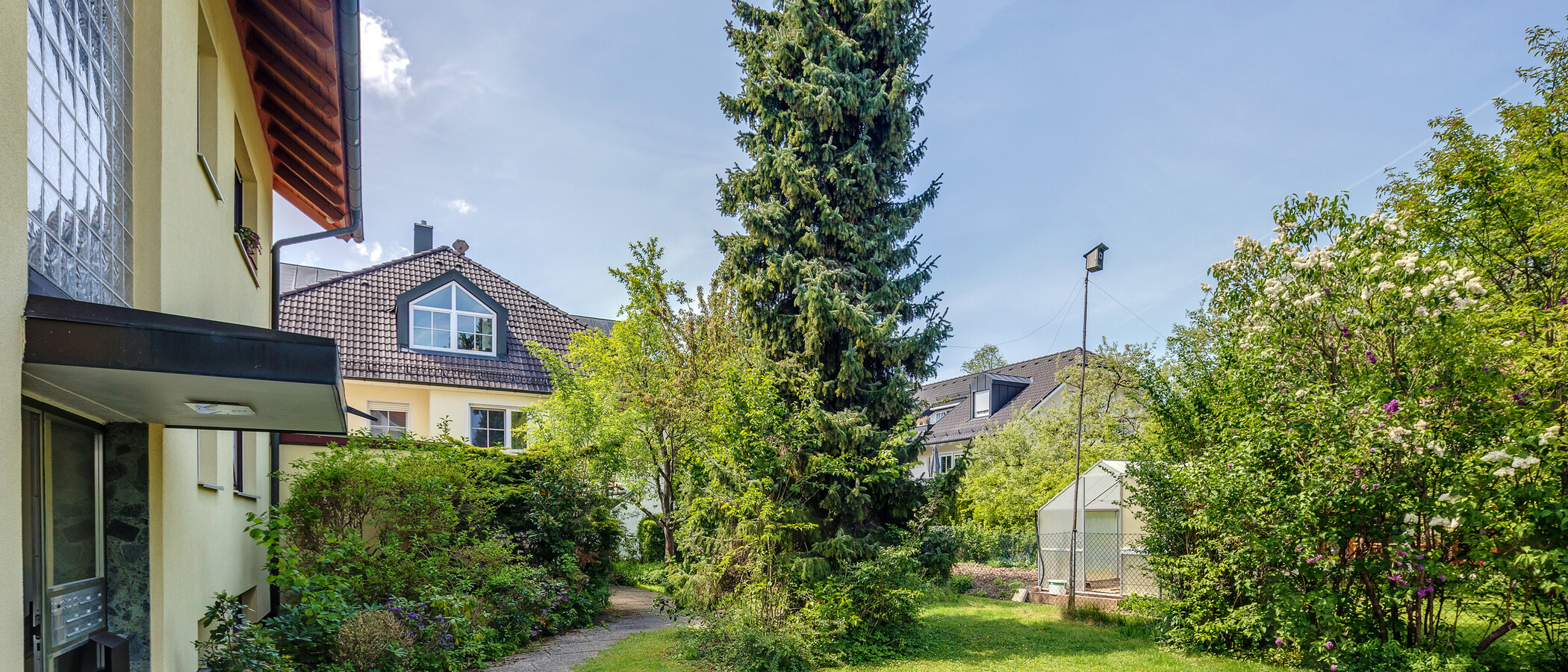 アティック・フラット（屋根裏） München Waldperlach 01 中庭向き 12208