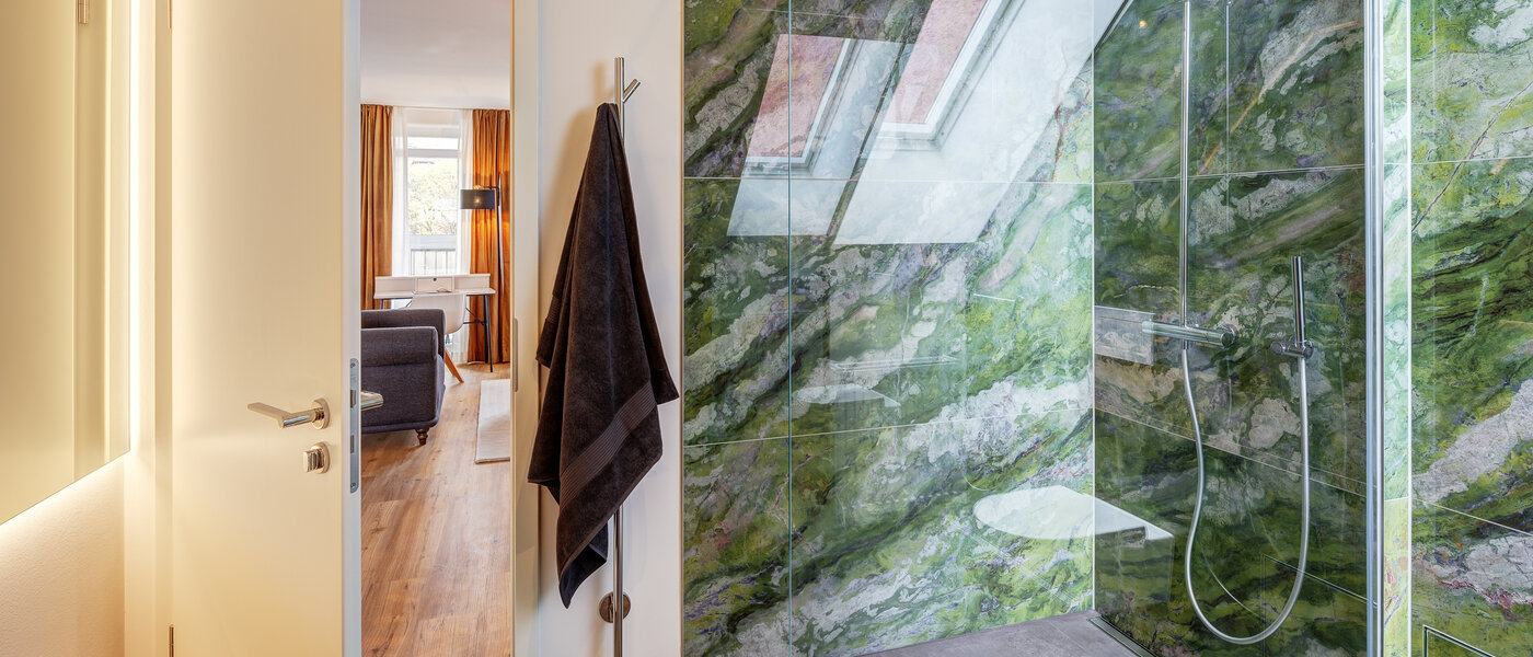 アティック・フラット（屋根裏） München Lehel 06 浴室 12257