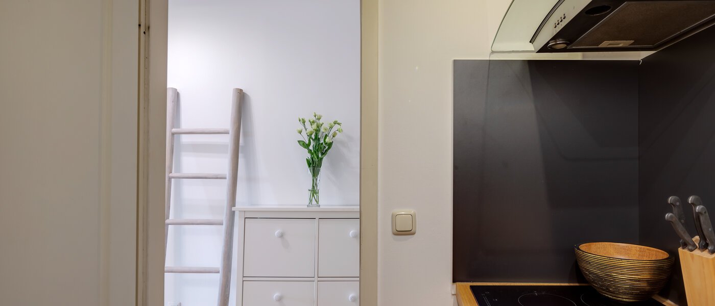 アティック・フラット（屋根裏） München Obergiesing 03 キッチン 12328