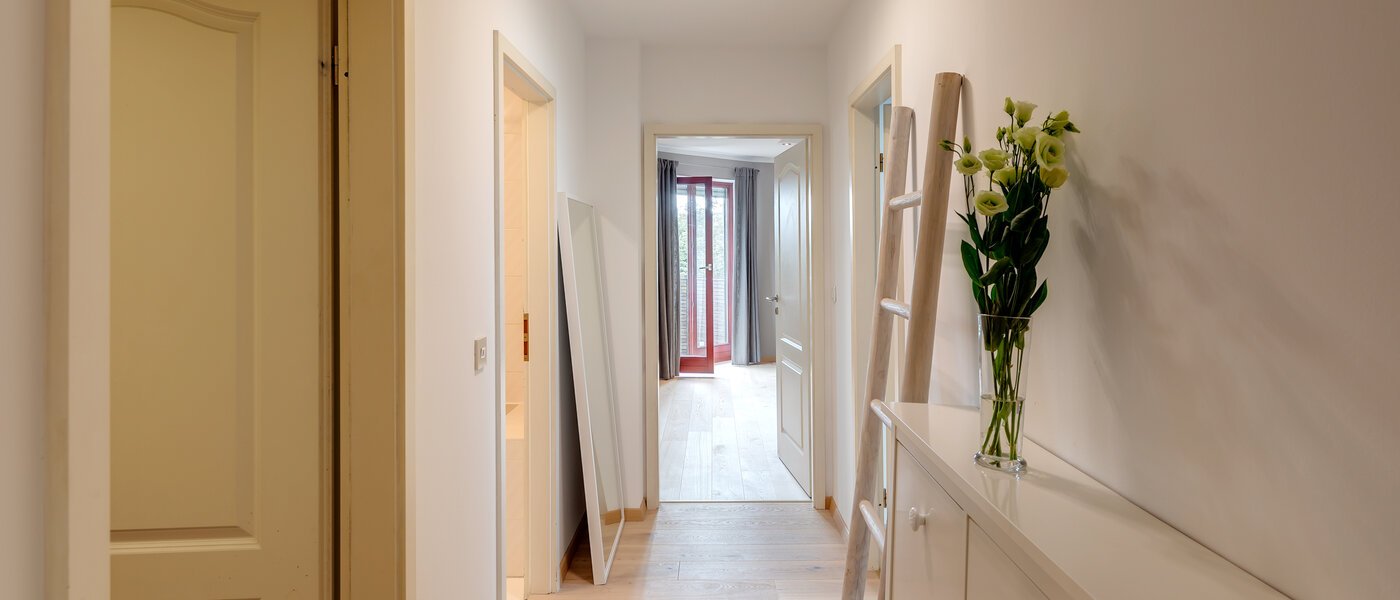 アティック・フラット（屋根裏） München Obergiesing 02 玄関入り口 12328