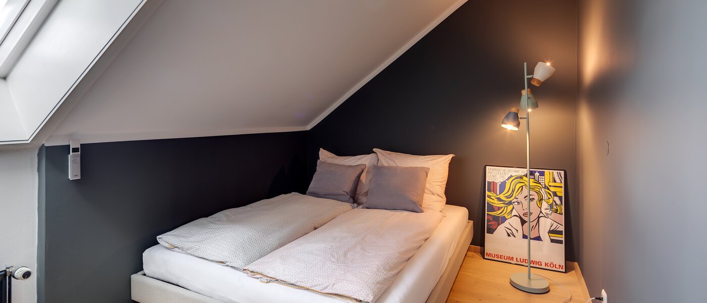 アティック・フラット（屋根裏） München Obergiesing 01 寝室 12328