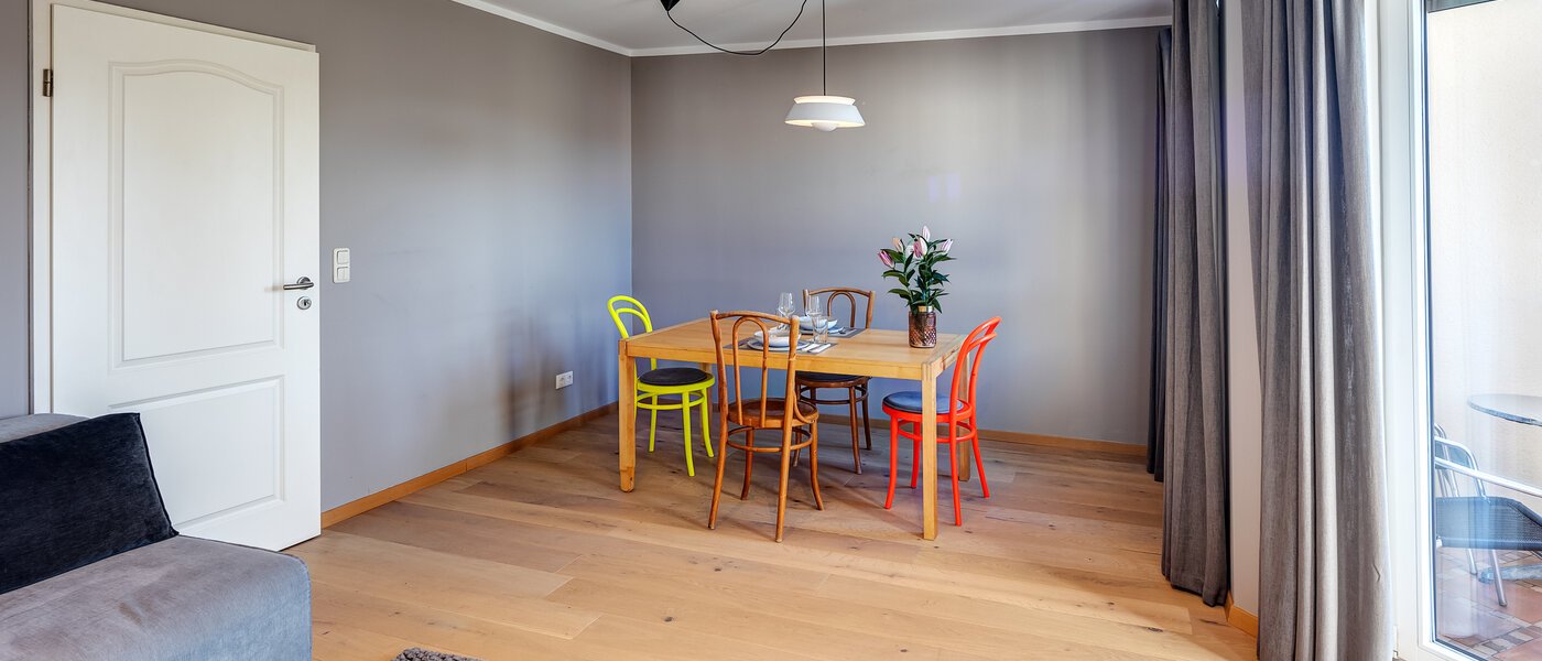 アティック・フラット（屋根裏） München Obergiesing 03 リビングエリア 12328