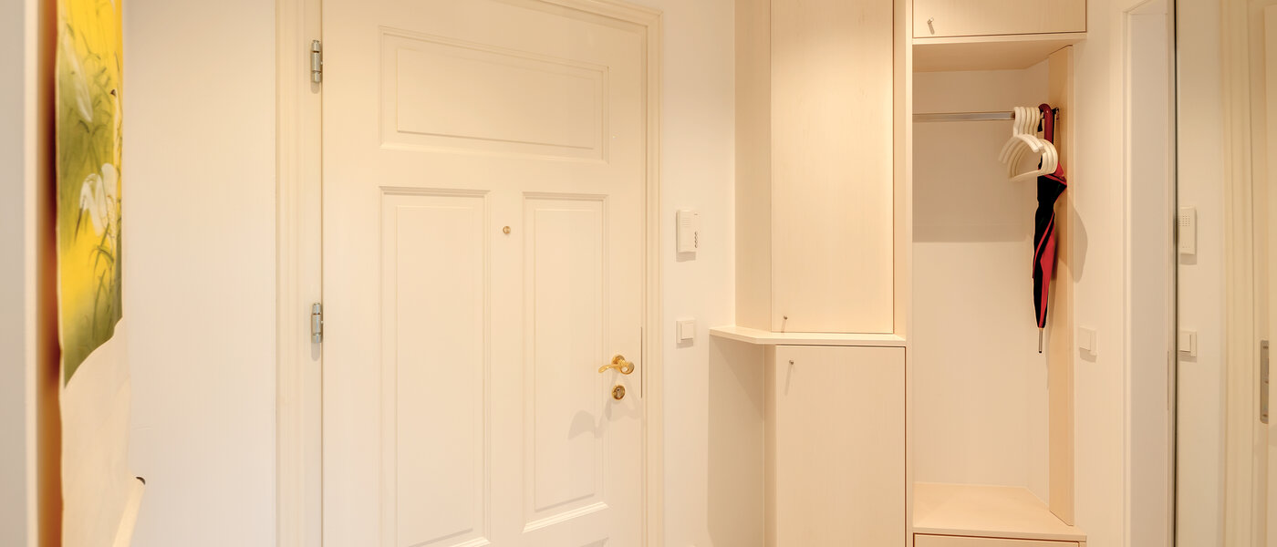 アティック・フラット（屋根裏） München Au 03 玄関入り口 12452