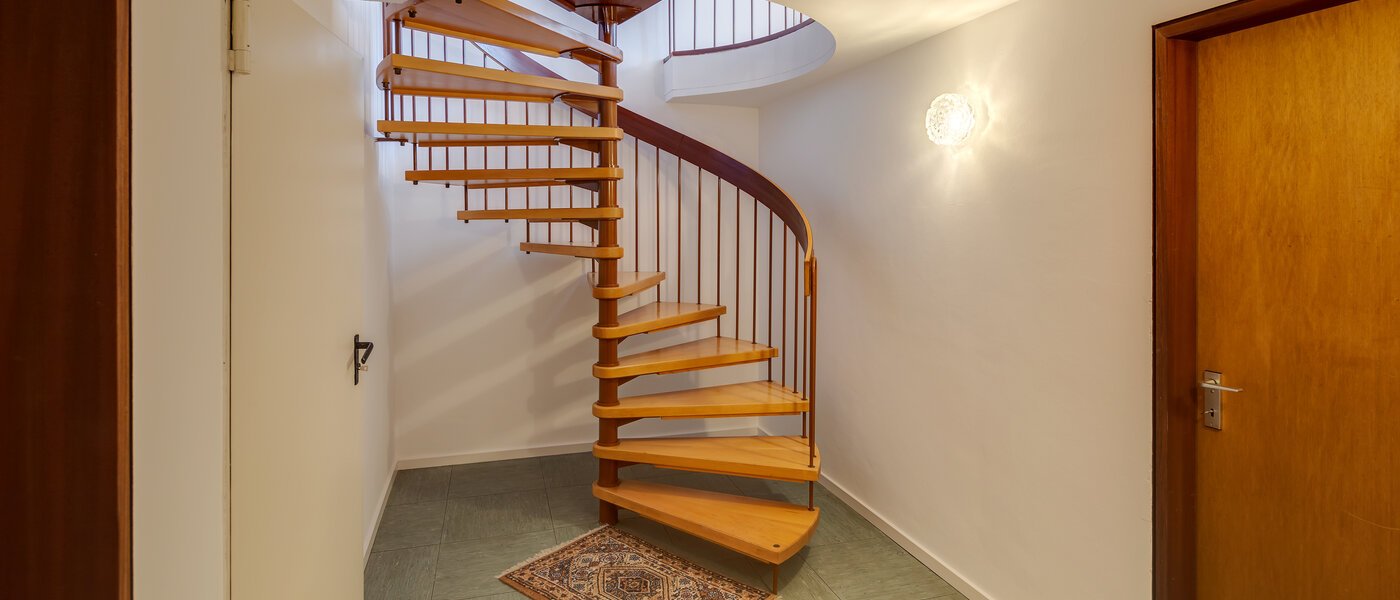 テラスハウス角住宅 München Obersendling 05 玄関入り口 12456