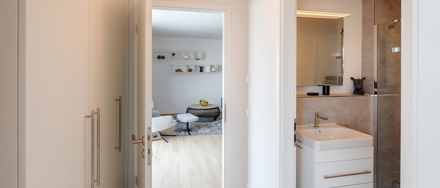 マンション München Au 03 玄関入り口 12459