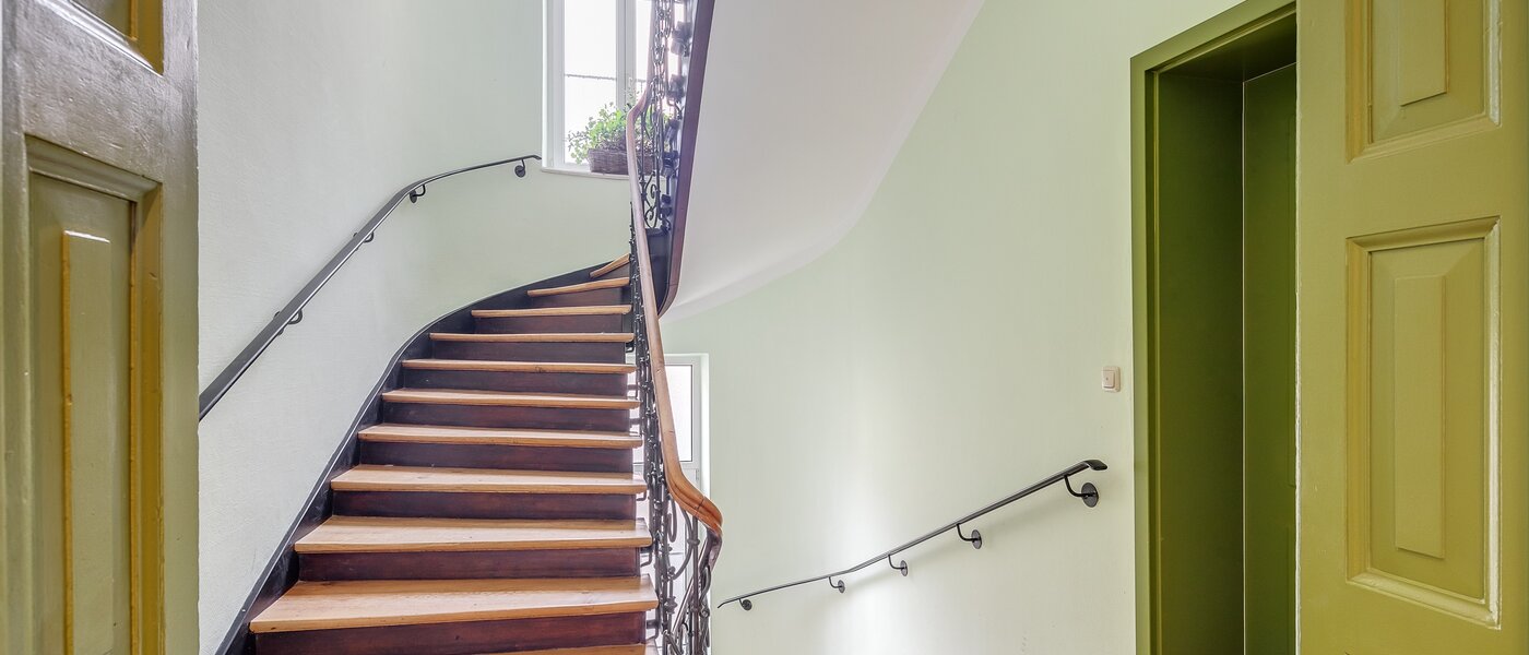 マンション München Maxvorstadt - Universitätsviertel 01 階段 12491