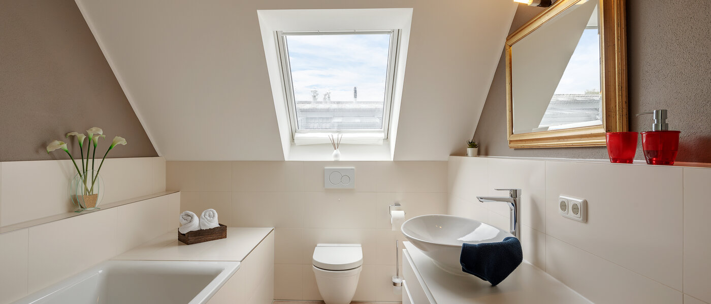 アティック・フラット（屋根裏） München Lerchenau 02 浴室 12556