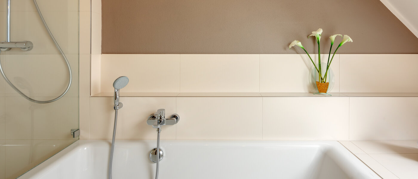 アティック・フラット（屋根裏） München Lerchenau 05 浴室 12556