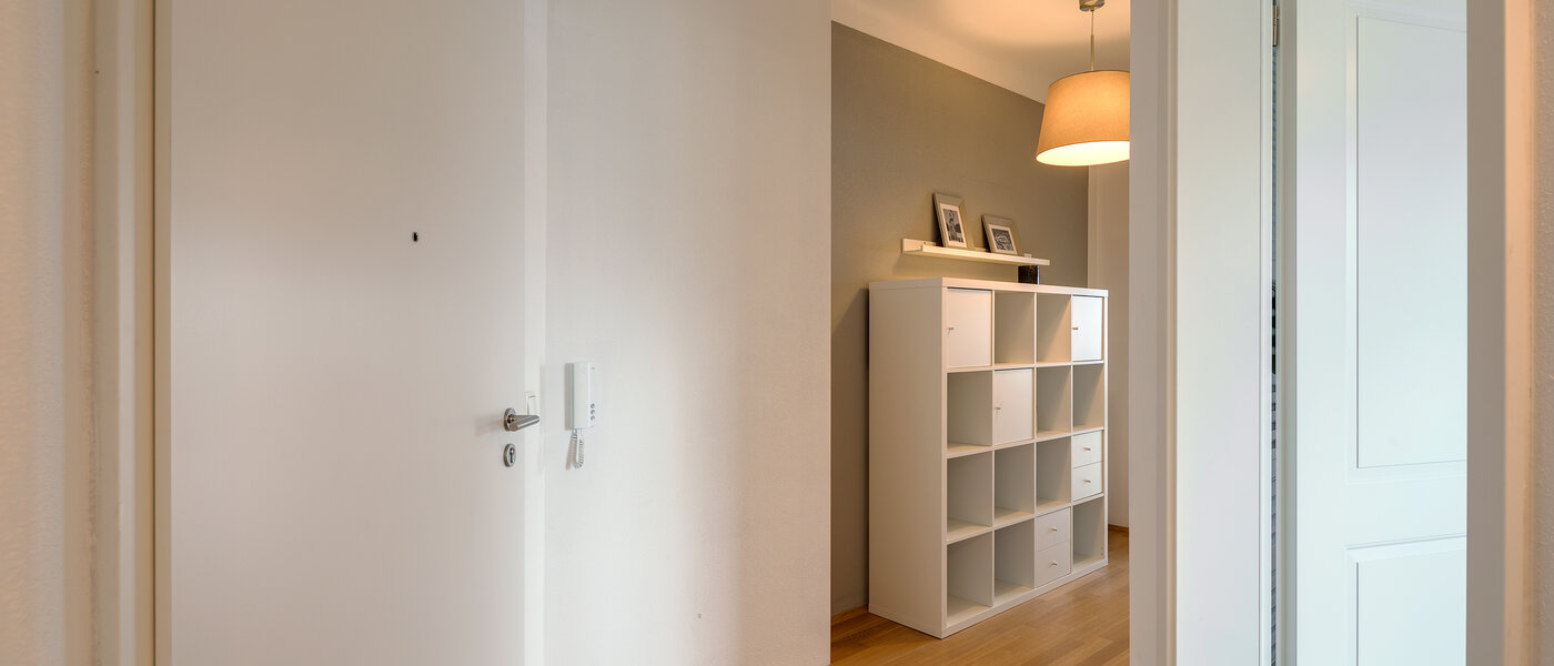 アティック・フラット（屋根裏） München Lerchenau 01 玄関入り口 12556