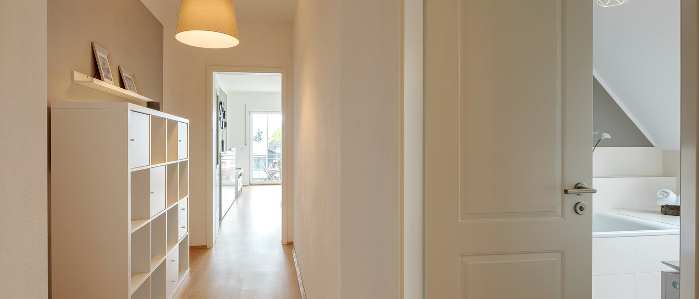 アティック・フラット（屋根裏） München Lerchenau 02 玄関入り口 12556