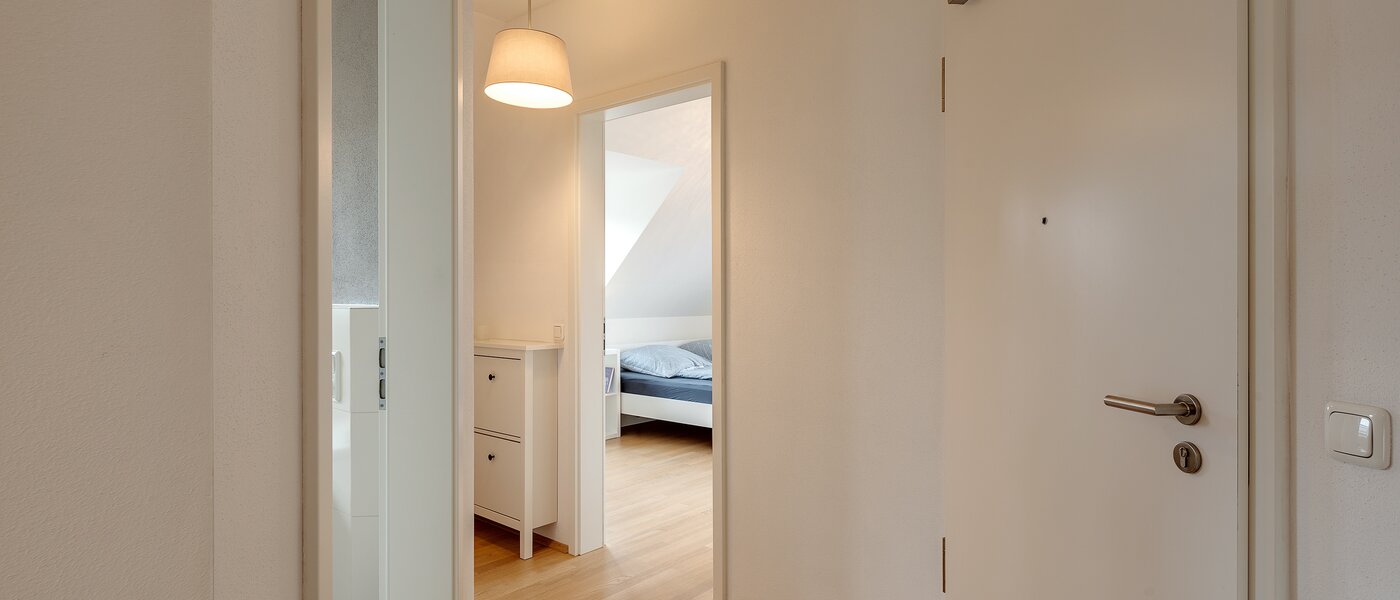 アティック・フラット（屋根裏） München Lerchenau 03 玄関入り口 12556