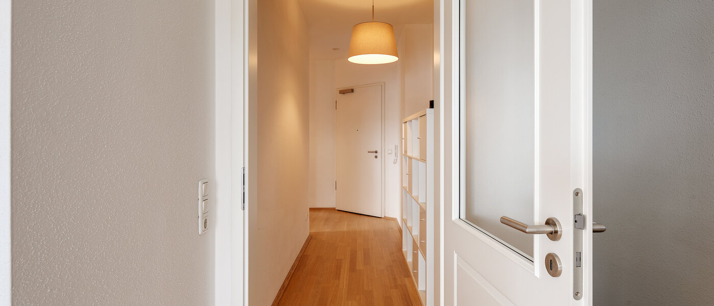 アティック・フラット（屋根裏） München Lerchenau 05 玄関入り口 12556