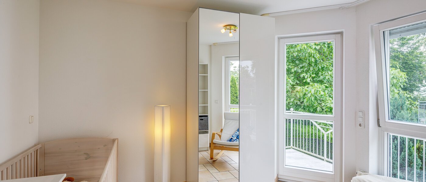 セミ・デタッチド・ハウス（一戸建てを二つに分けた家屋） Gauting 01 子供部屋 12610