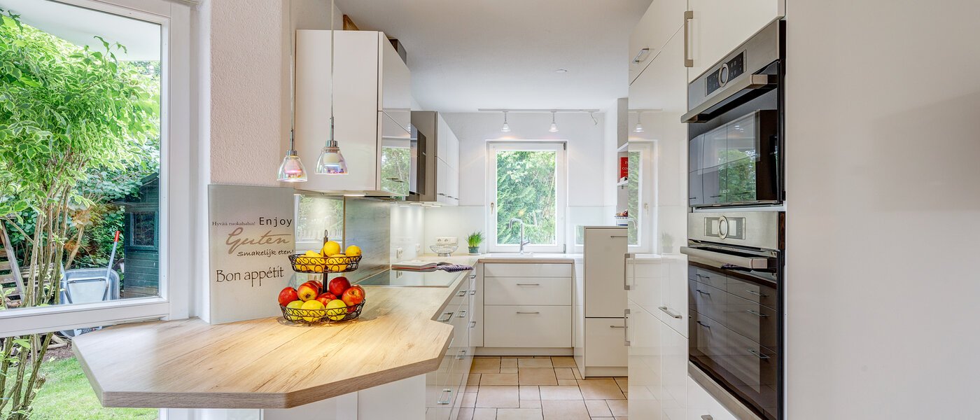 セミ・デタッチド・ハウス（一戸建てを二つに分けた家屋） Gauting 01 キッチン 12610