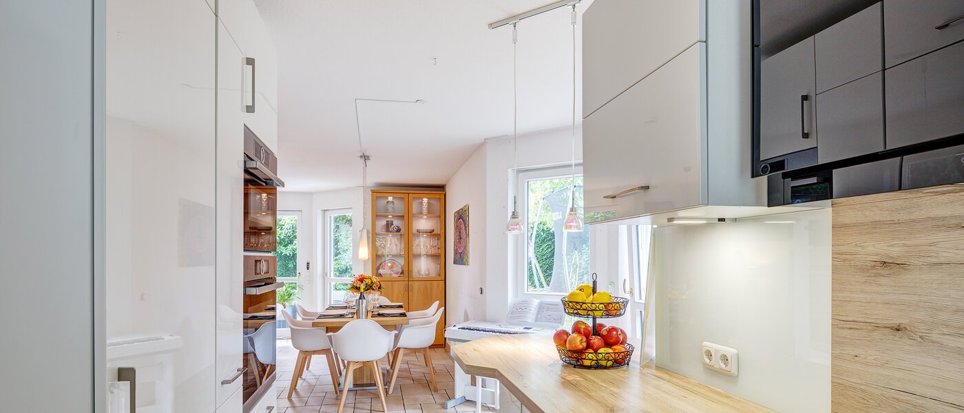 セミ・デタッチド・ハウス（一戸建てを二つに分けた家屋） Gauting 04 キッチン 12610